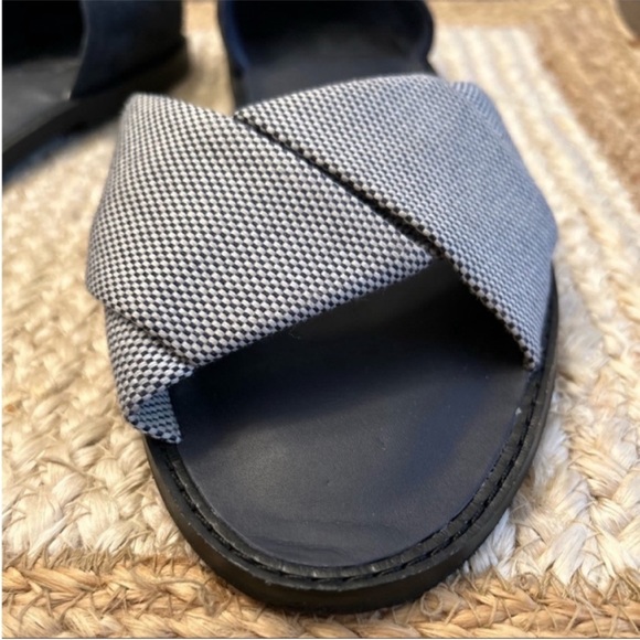 Vince Idara Open Toe Twisted D’Orsay Navy White Sandal Flats Size 9 - Picture 13 of 13